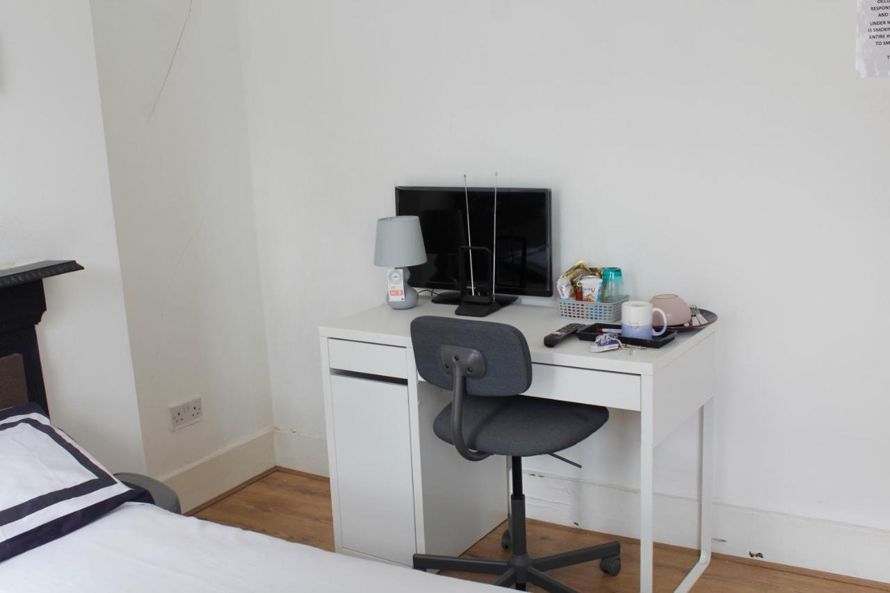 Cozy Rooms Or Apartment In London Townhouse Fast Links To Central Bilik gambar